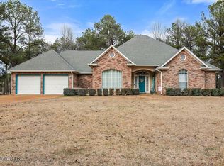 242 Green Oak Ln, Madison, MS 39110