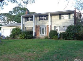 1 Niblick Rd, Selden, NY 11784