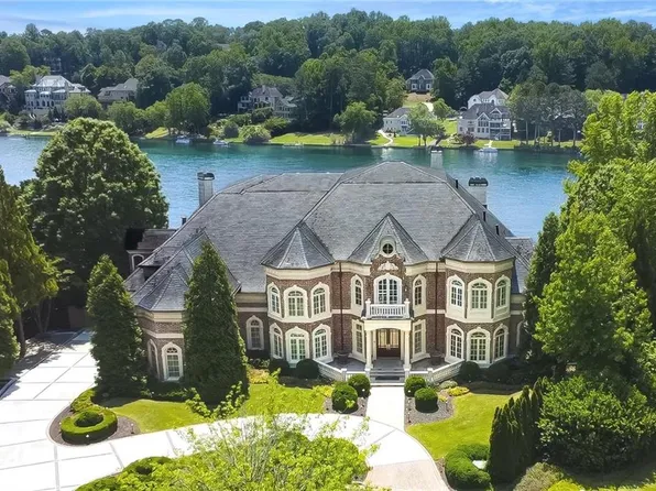 1210 Troon Ct, Alpharetta, GA 30005