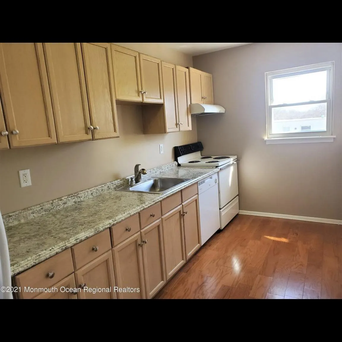 2 bed, 1200 sqft, $2,400 — Photo 4
