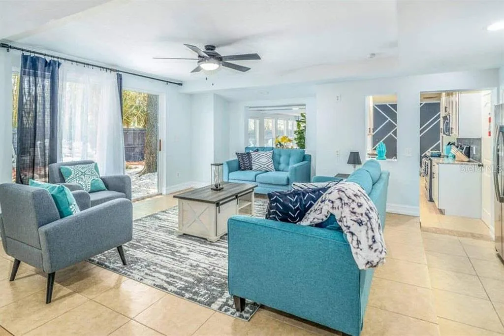 5 bed, 3.0 bath, 2752 sqft, $5,000 — Photo 3