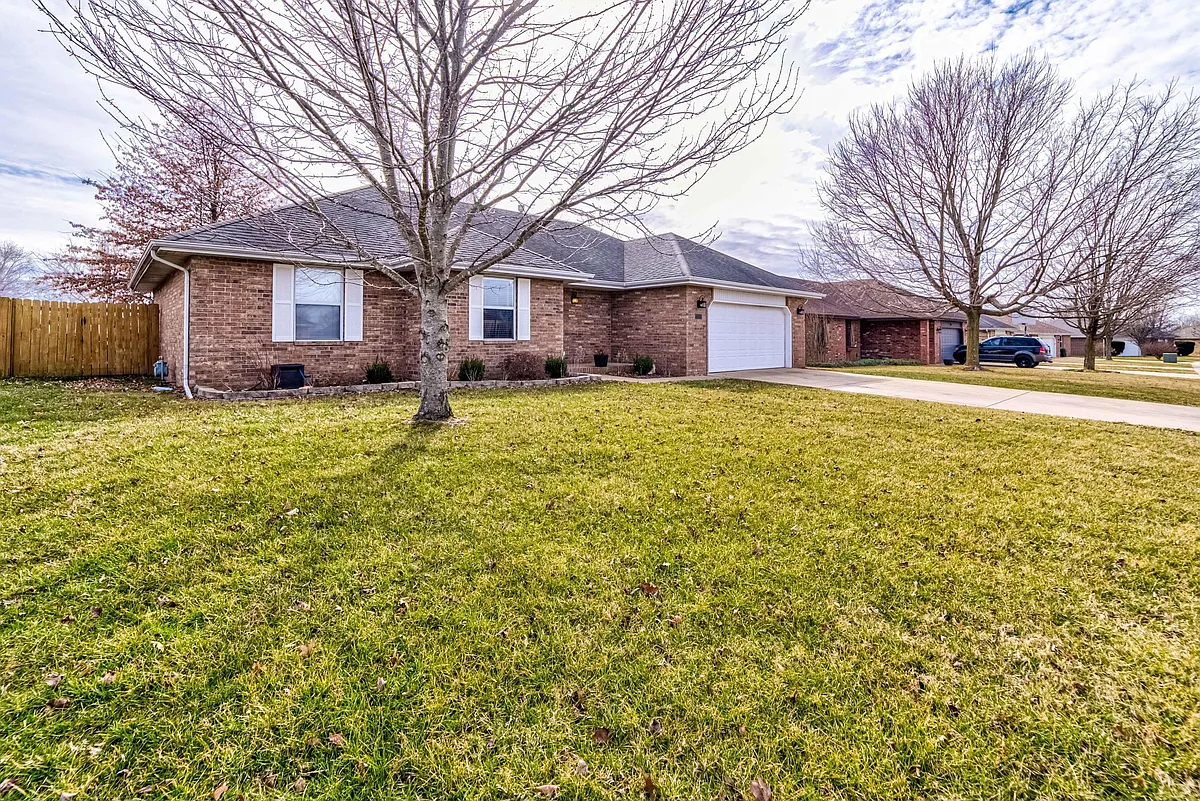 Building Photo - 3528 W Shawnee Dr