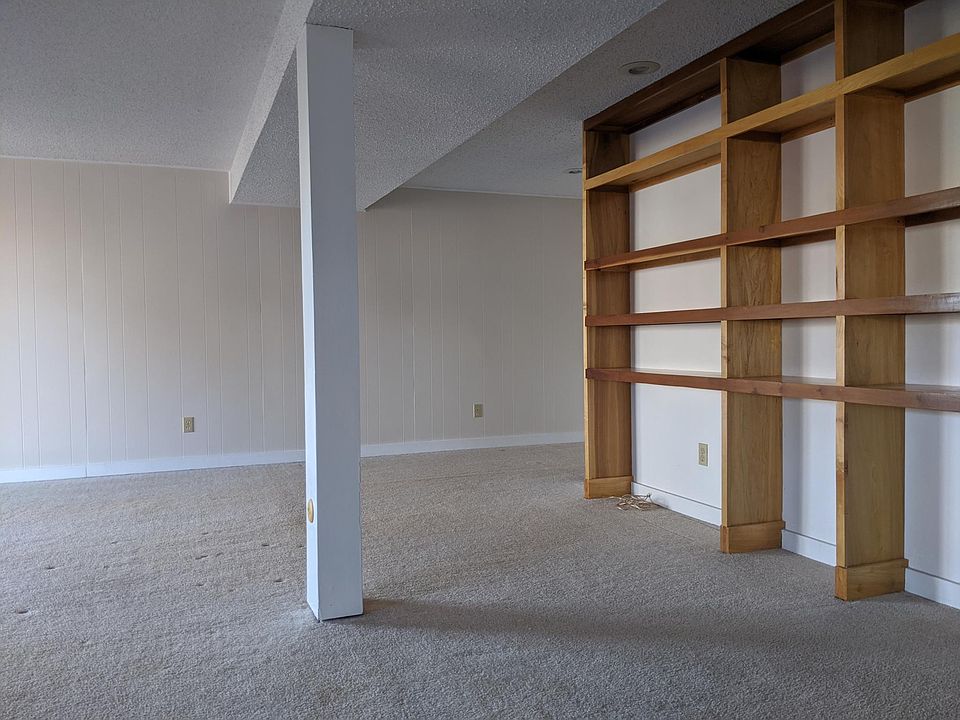 Built in shelving unit
