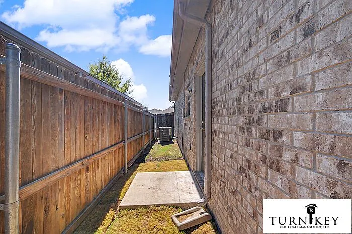 213 S Stewart St #A — Photo 27