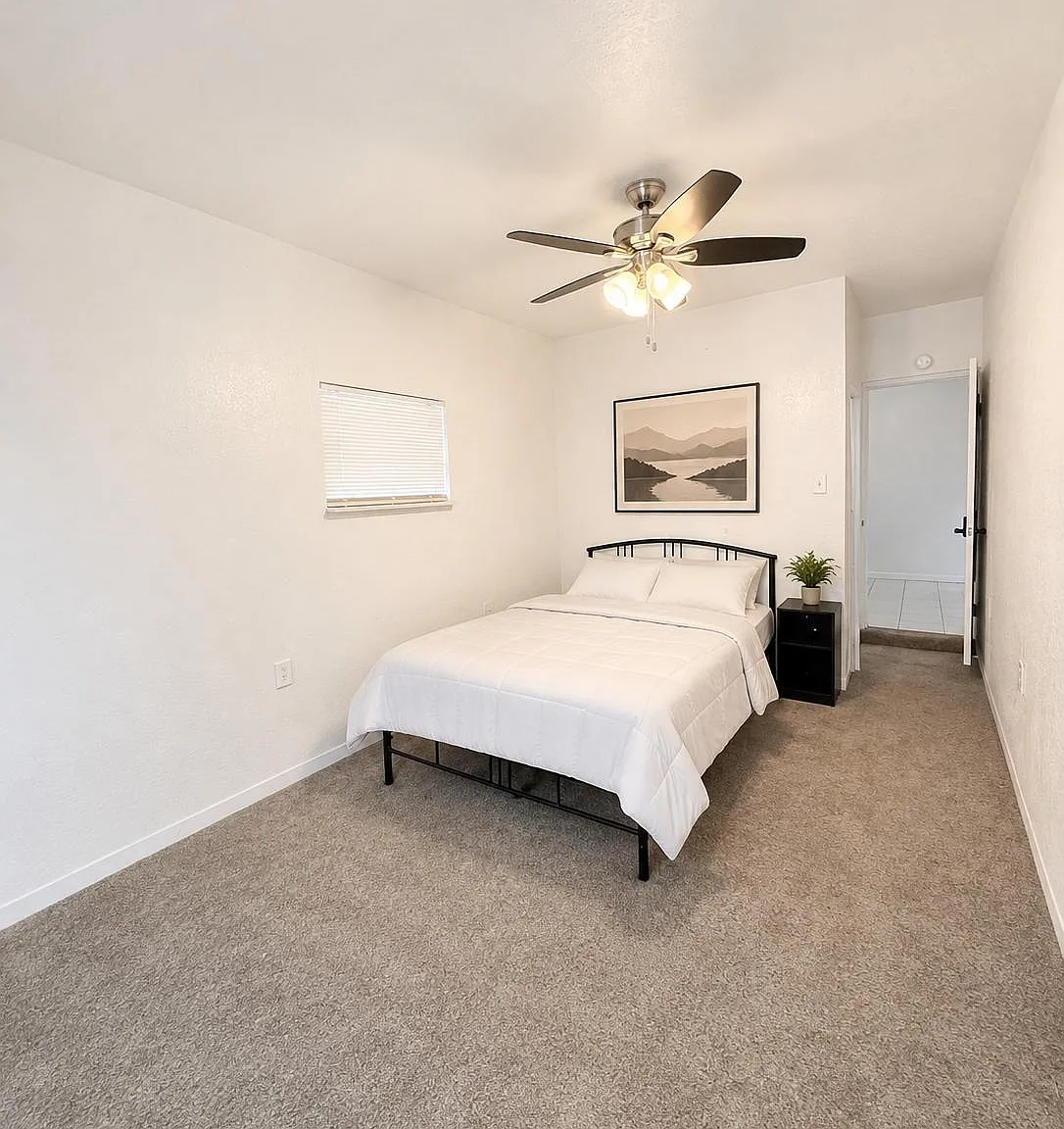 4 bed, 2.0 bath, 2000 sqft, $1,135 — Photo 1