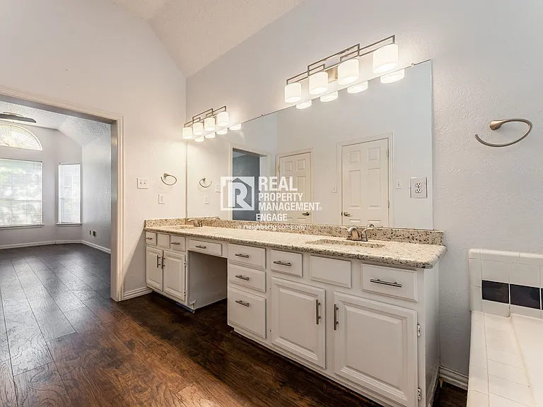8817 Pocono Dr — Photo 30