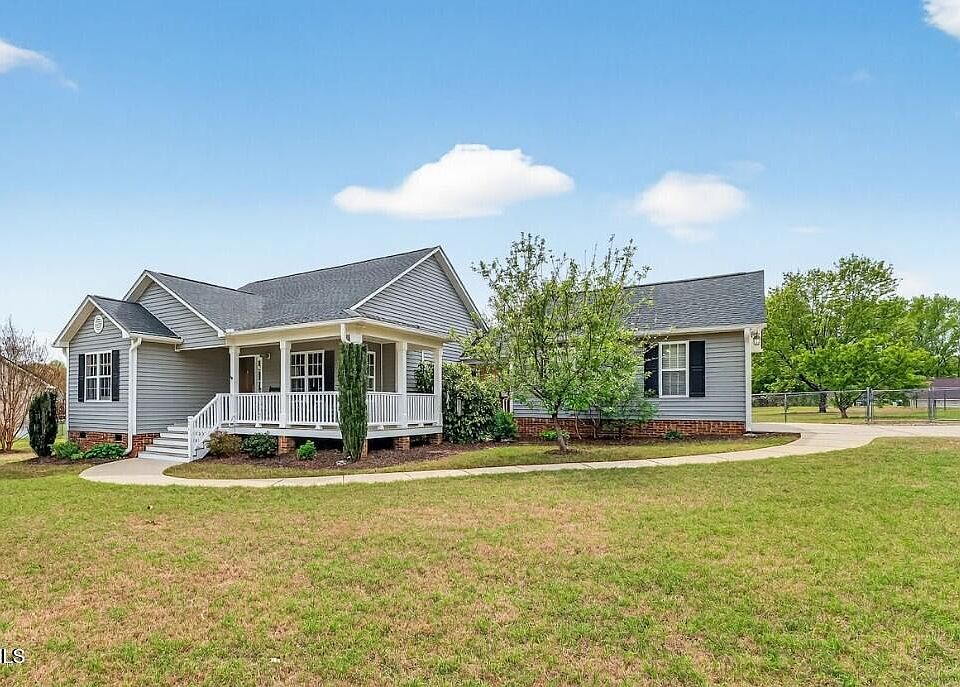 1st image of 31 Applecross Dr