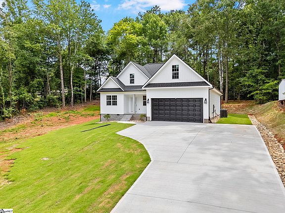 5th image of 207 Eastview Dr