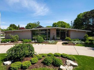 80 Briarcliff Pl, Grosse Pointe, MI 48236