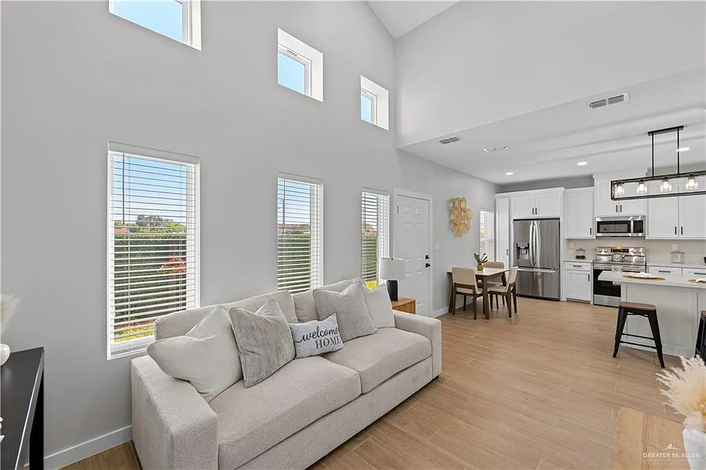 2 bed, 2.0 bath, 960 sqft, $1,200 — Photo 3
