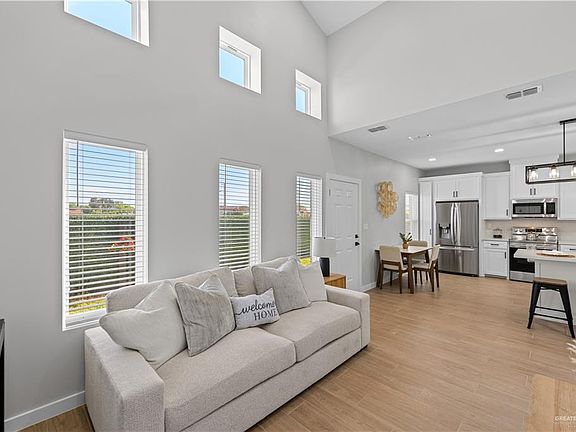3rd image of 1000 W 8th St #2
