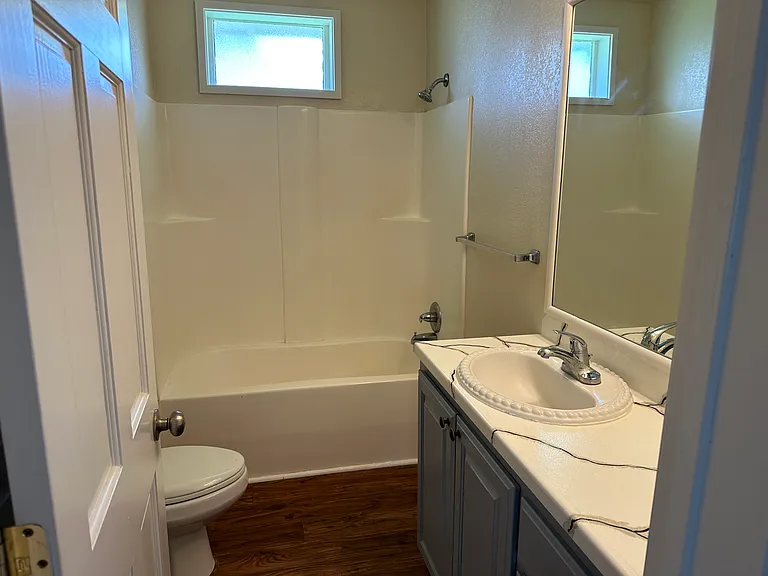 813 Lincoln St — Photo 5