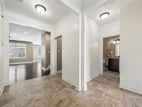 3rd image of 883 Hearthstone Cir