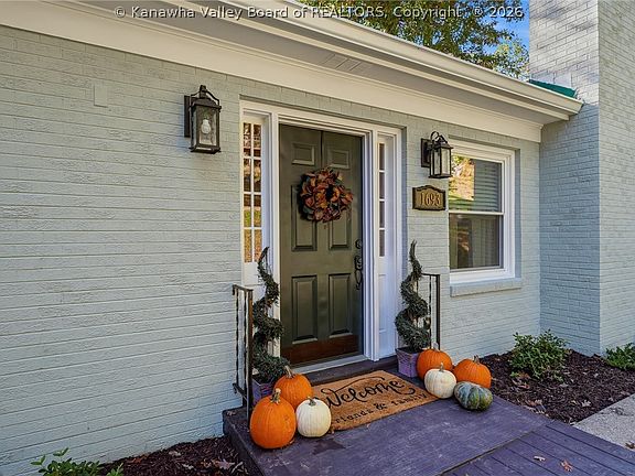 3rd image of 1693 Carey Pl