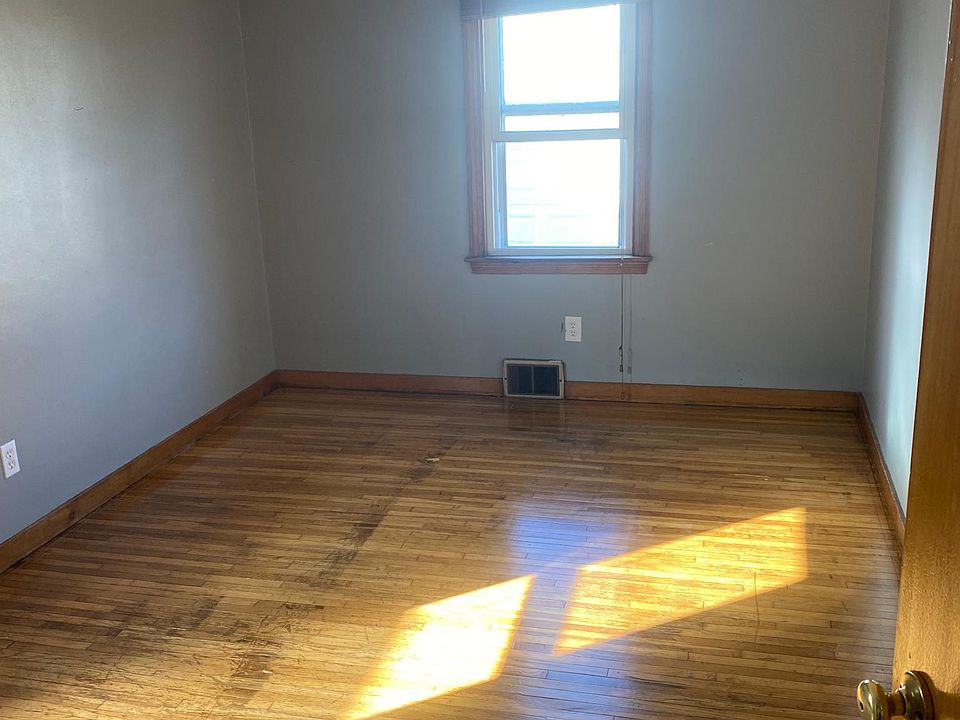 1st image of 162 Stewart Ave #1