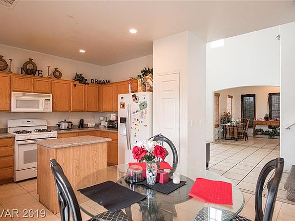 5th image of 1112 Apple Vista Ave