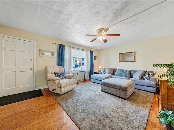 5th image of 619 Elmcrest St NE