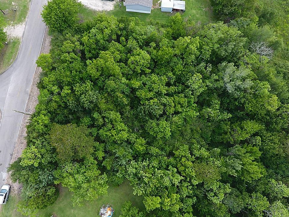 2nd image of 405 Snug Harbor Dr