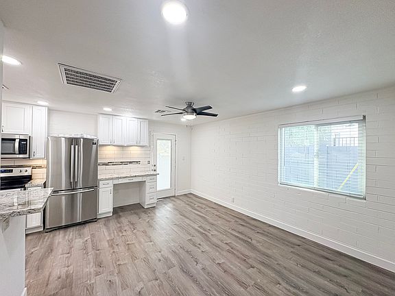4th image of 2737 E Glenrosa Ave #7
