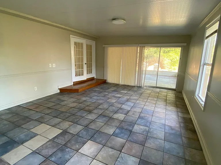 7413 Crock Ave — Photo 8