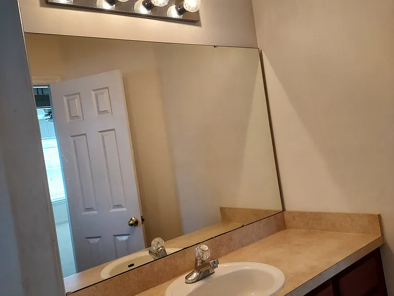 532 Hopewell Dr — Photo 15
