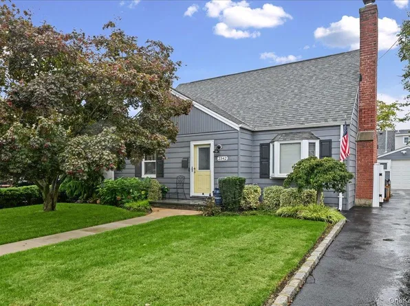 2342 Maple Street, Seaford, NY 11783
