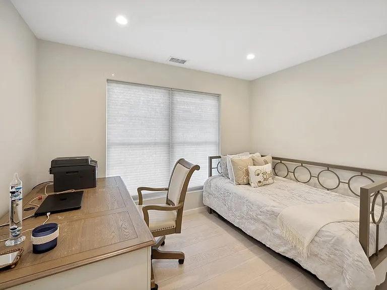 Dellaria Ave — Photo 19