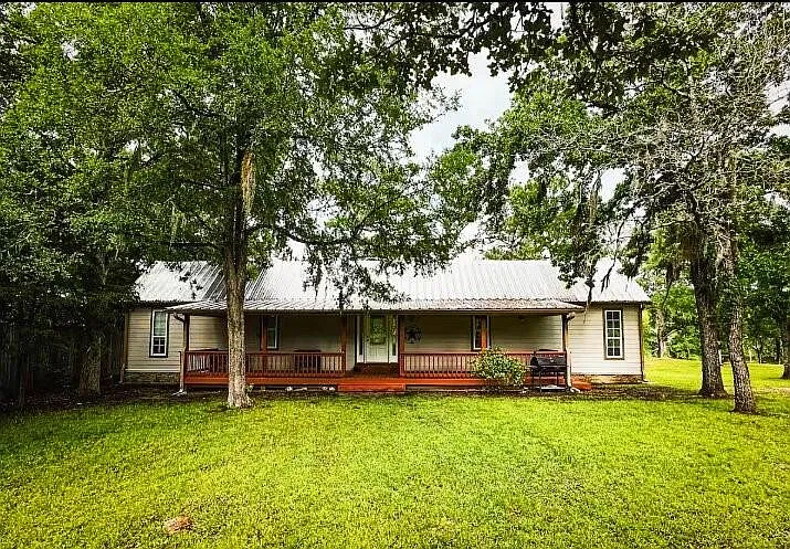 38 Martha Ln