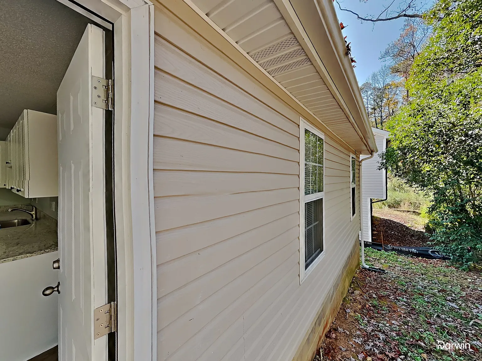 3 bed, 2.0 bath, 1125 sqft, $1,785 — Photo 3