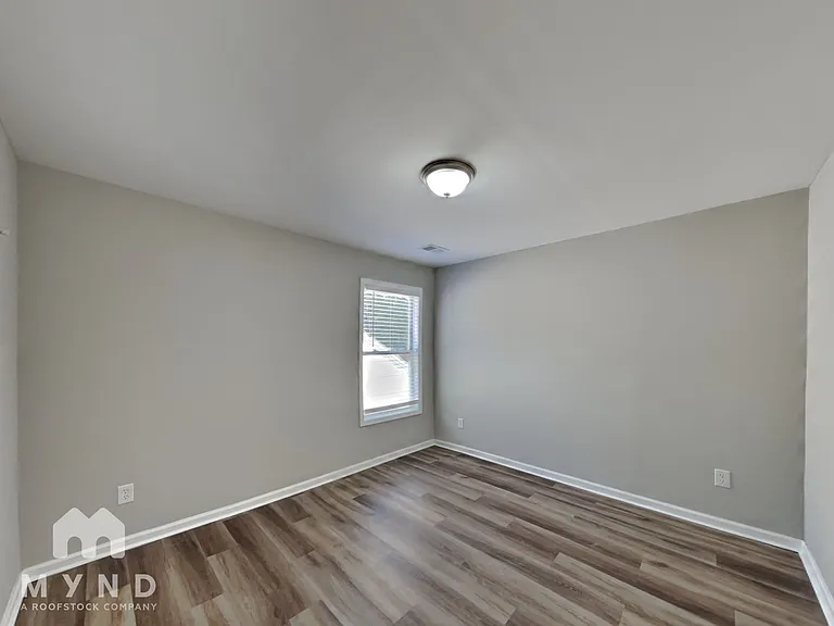 2250 Village Green Dr — Photo 17