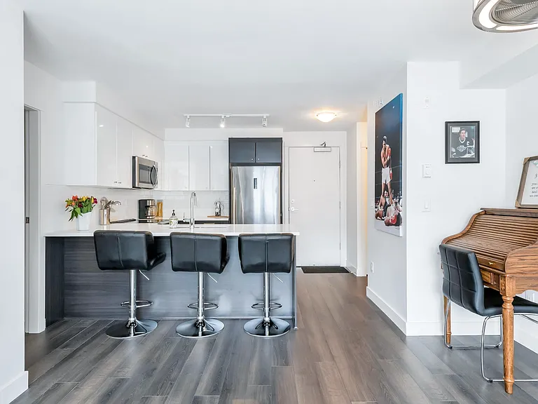 2525 Clarke St #502 — Photo 8