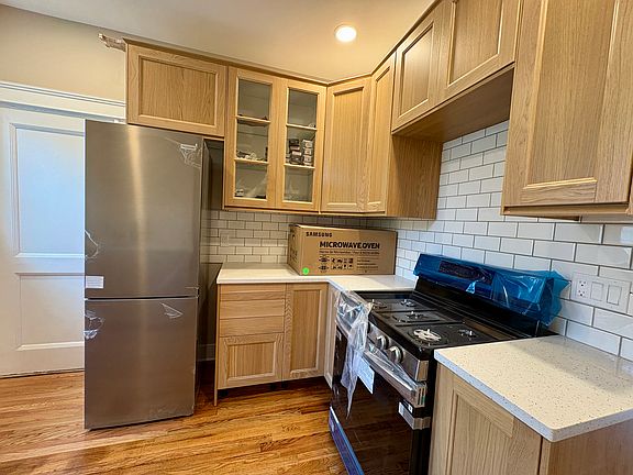 3rd image of 5 Colliston Rd APT 7