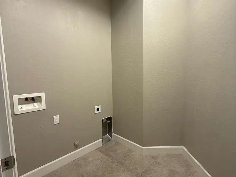 1413 Johnson Ln — Photo 6