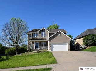 805 W Centennial Rd, Papillion, NE 68046