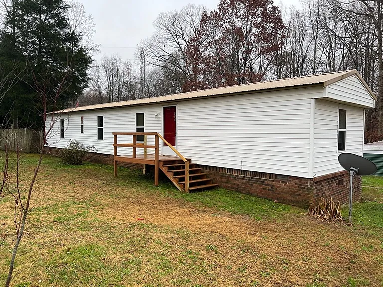 138 Sutton Ct — Photo 2