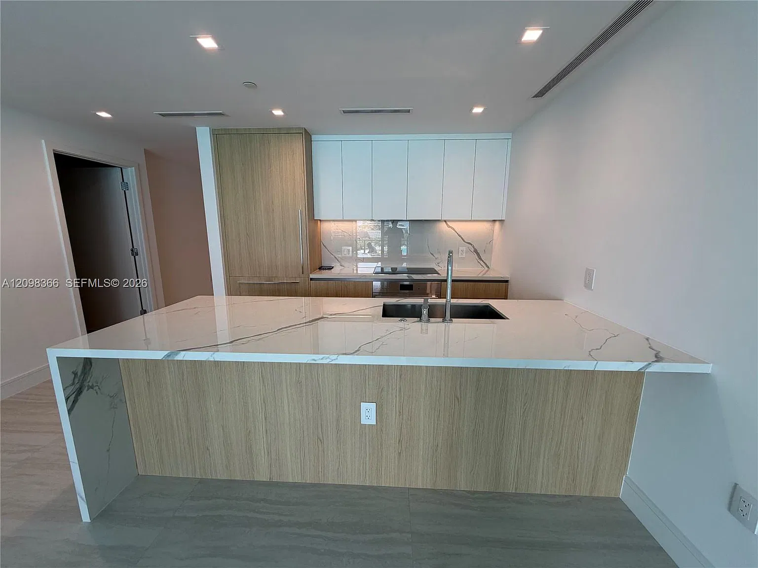 One Park Tower — Photo 4