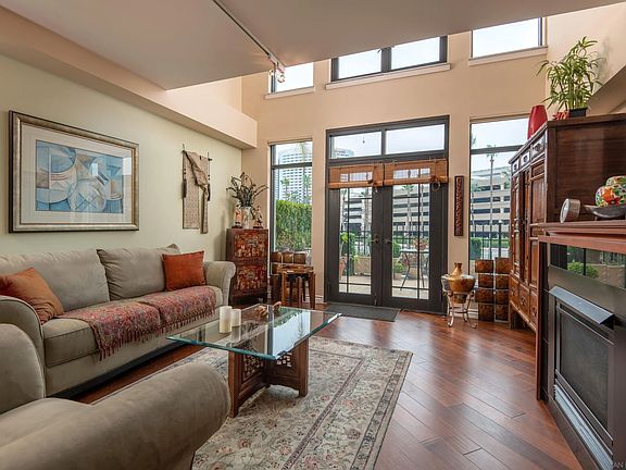 3rd image of 500 W Harbor Dr Unit 105