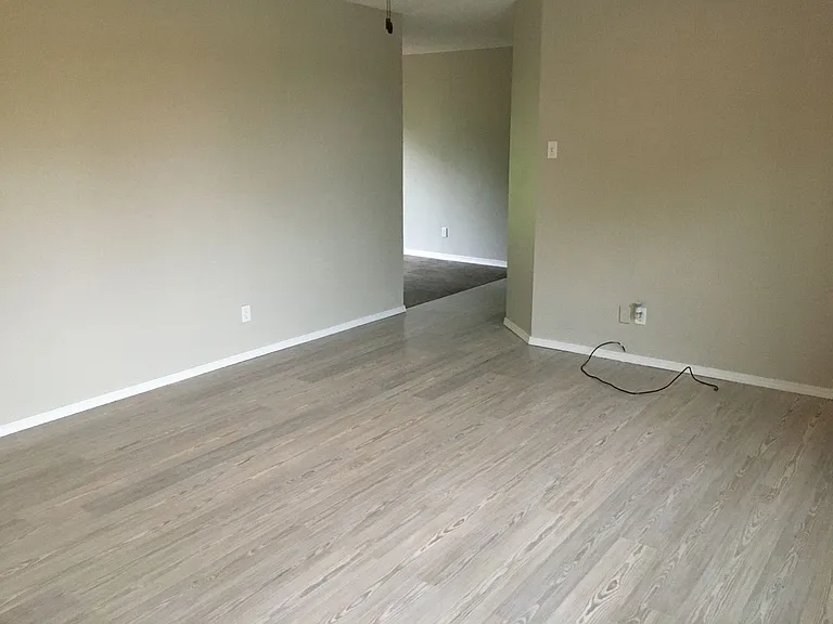 102 S Elder St — Photo 1