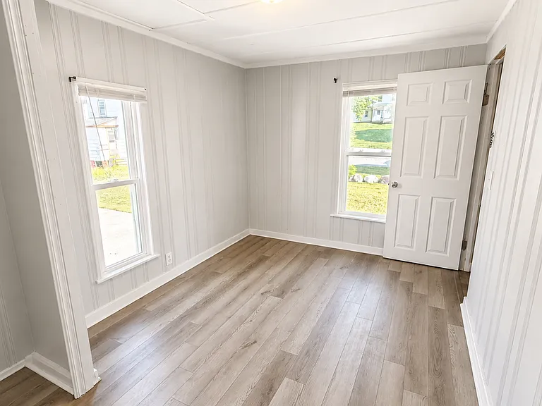 210 Center St — Photo 15