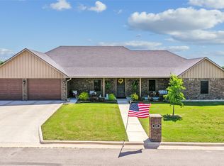 820 Fleitman Dr, Muenster, TX 76252