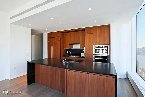 Rented by Kian Realty | media 32