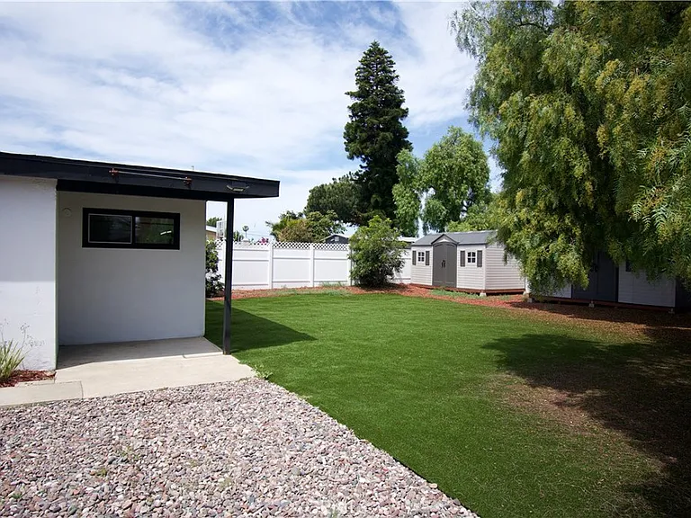 820 Iris Ave — Photo 15