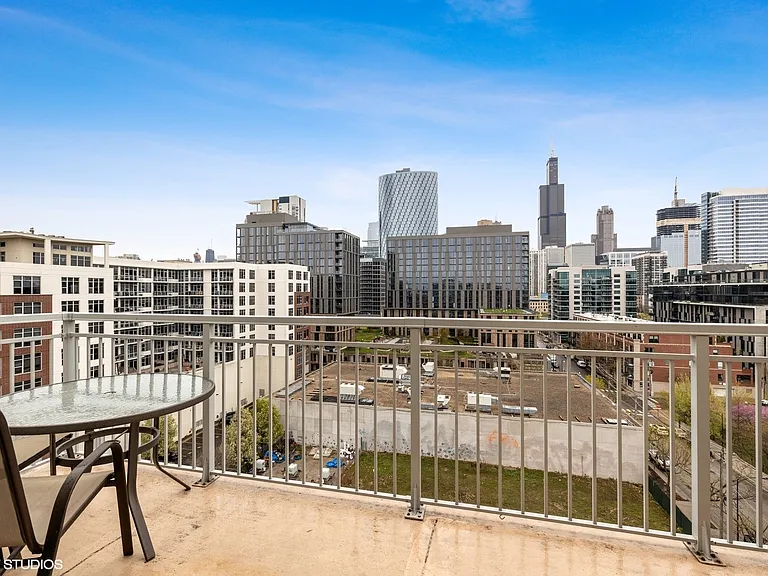 950 W Monroe St #901 — Photo 18