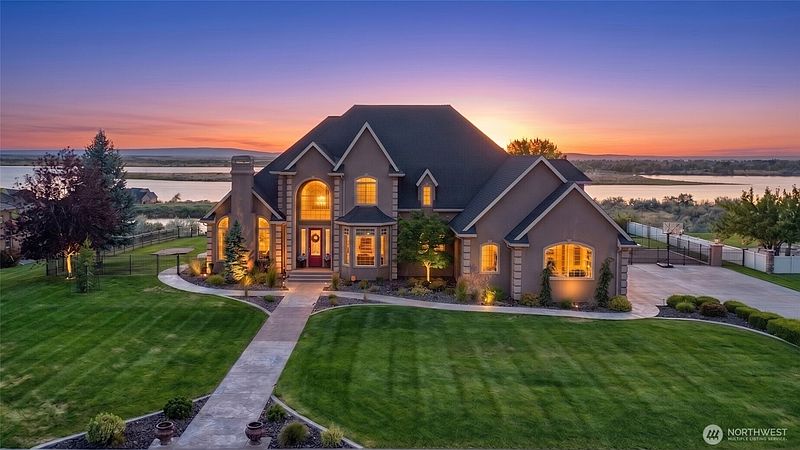 2nd image of 8596 SE Dune Lake Road