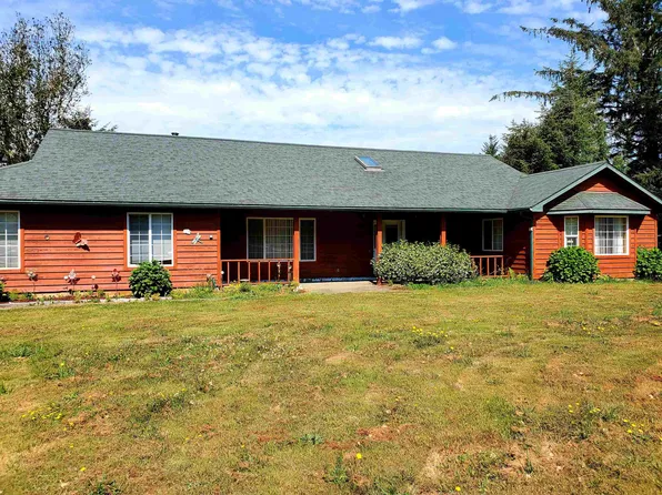 100 Schlack Ln, Crescent City, CA 95531