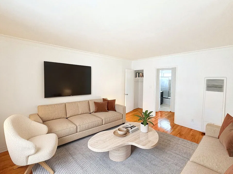 6543 La Mirada Avenue