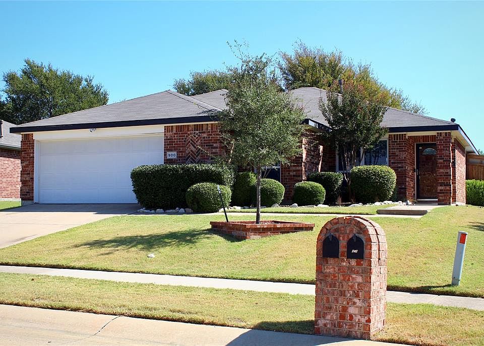 1st image of 900 Austin Ln
