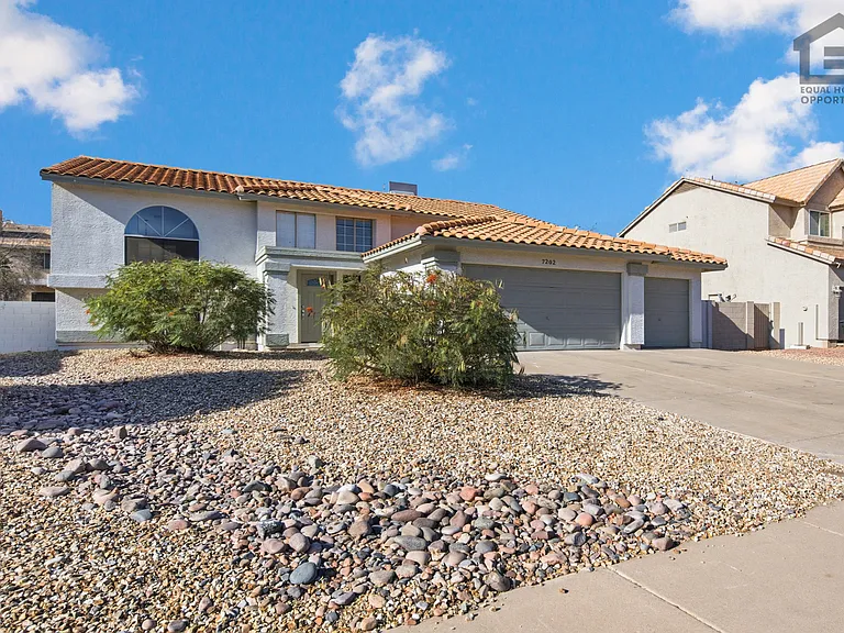 7202 W Corrine Dr — Photo 1