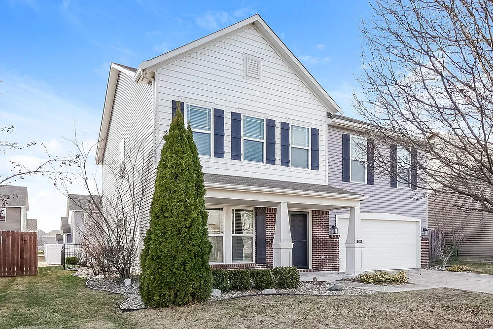 4 bed, 2.5 bath, 2483 sqft, $3,280 — Photo 4