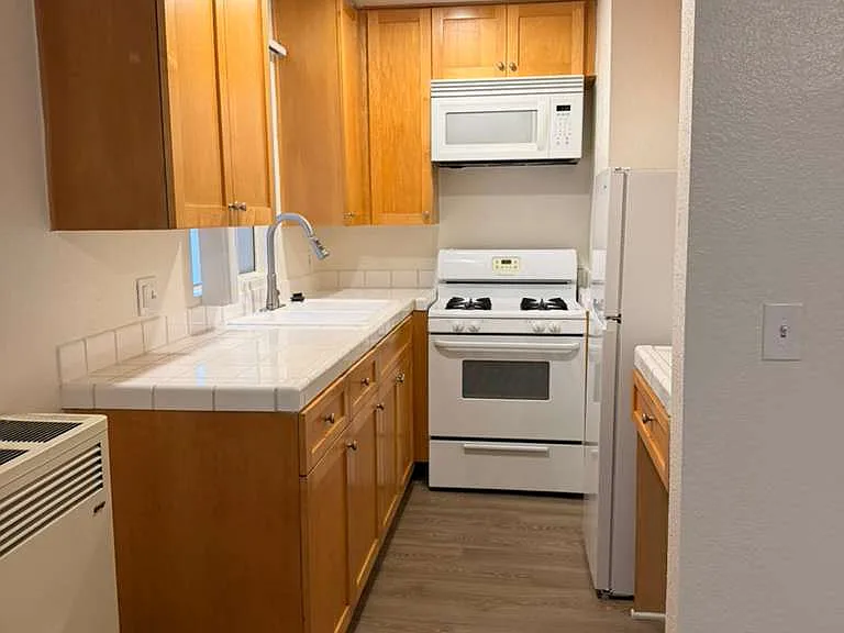 Virgil Apartments — Photo 10